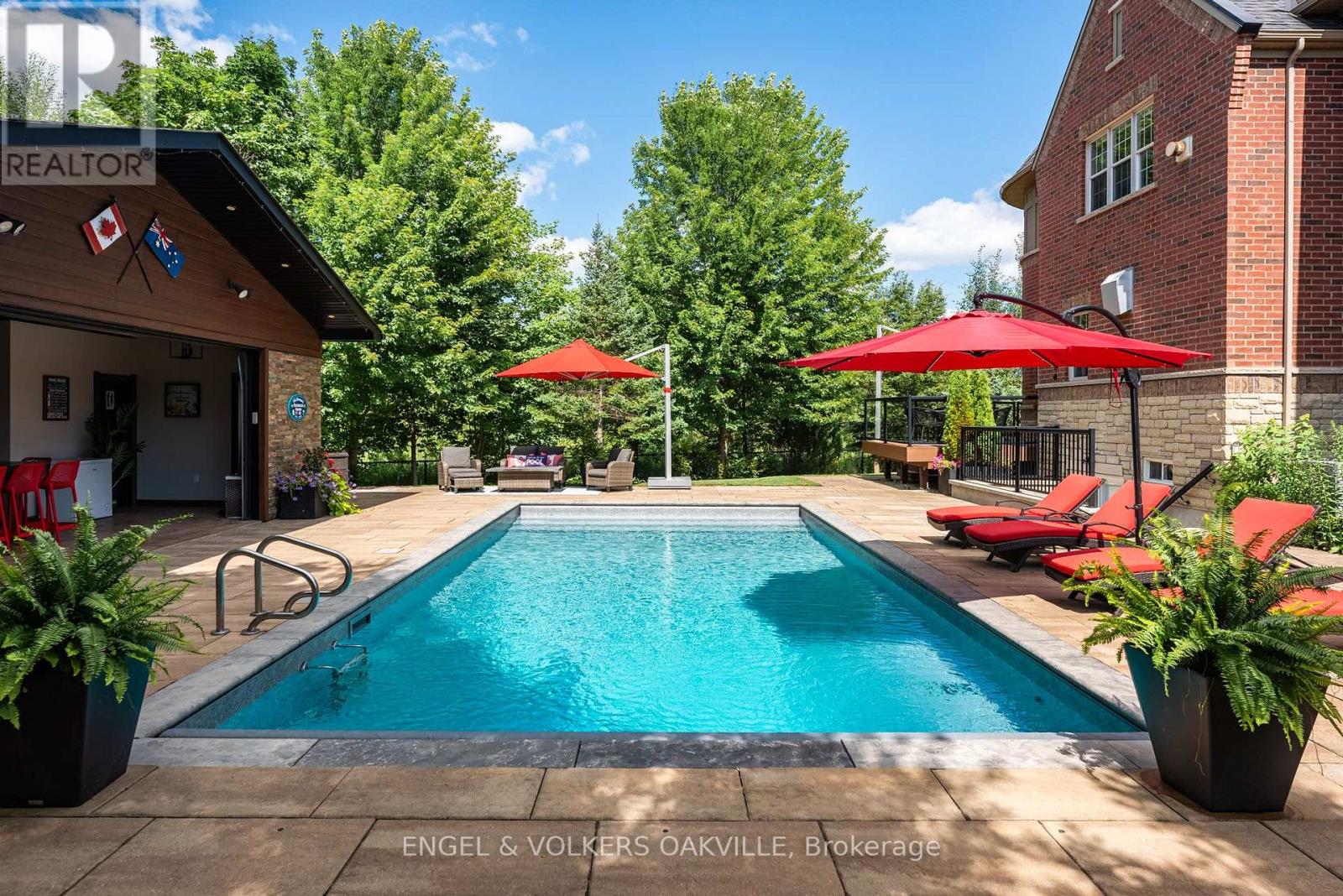 33 Barraclough Boulevard, Halton Hills, Ontario  L7G 0E8 - Photo 9 - W13855954