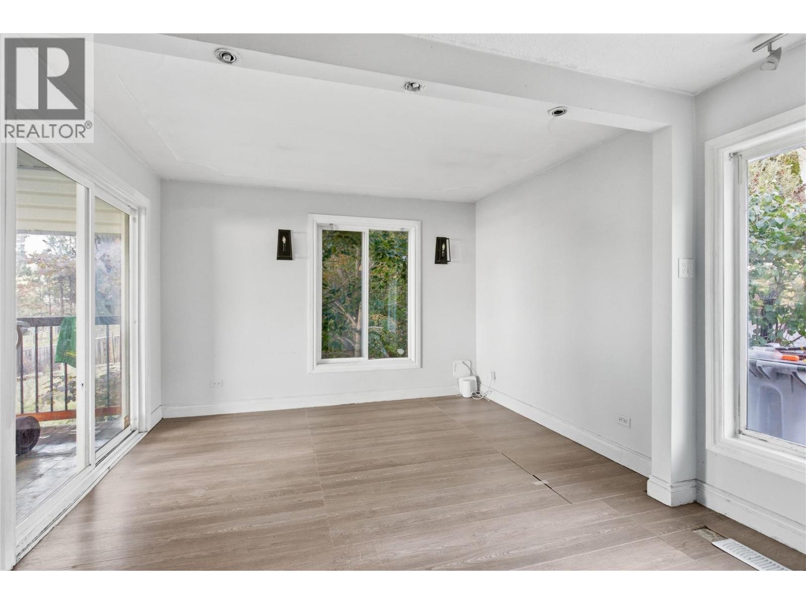 1202 CRESTWOOD Drive