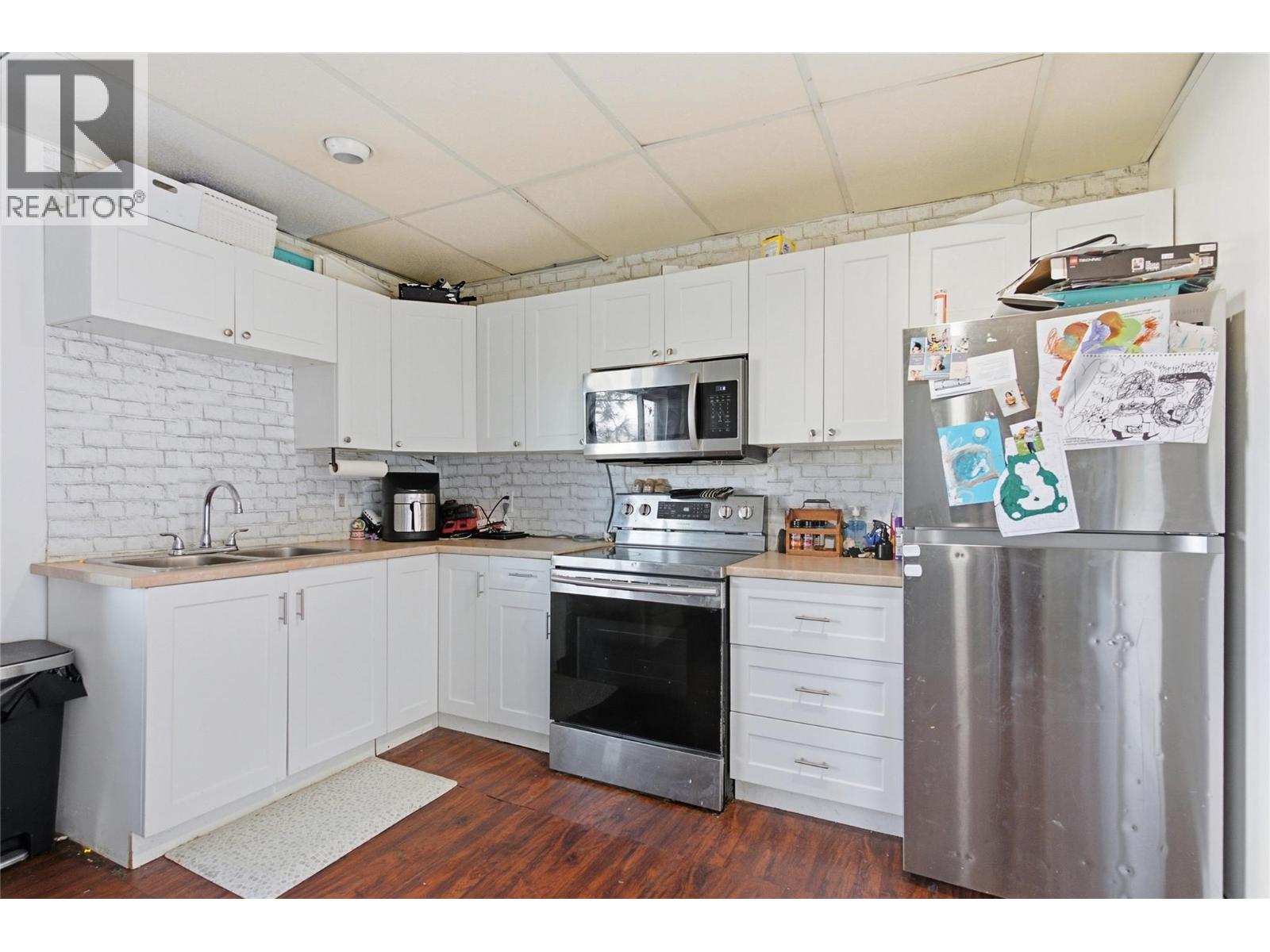1202 CRESTWOOD Drive
