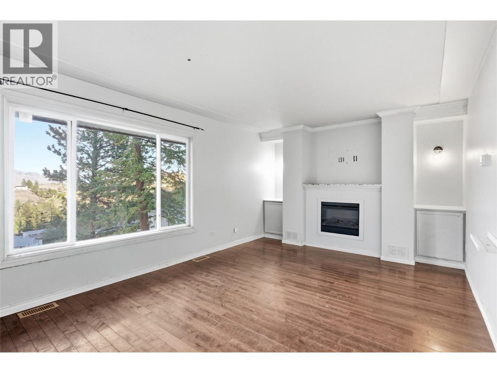 1202 CRESTWOOD Drive