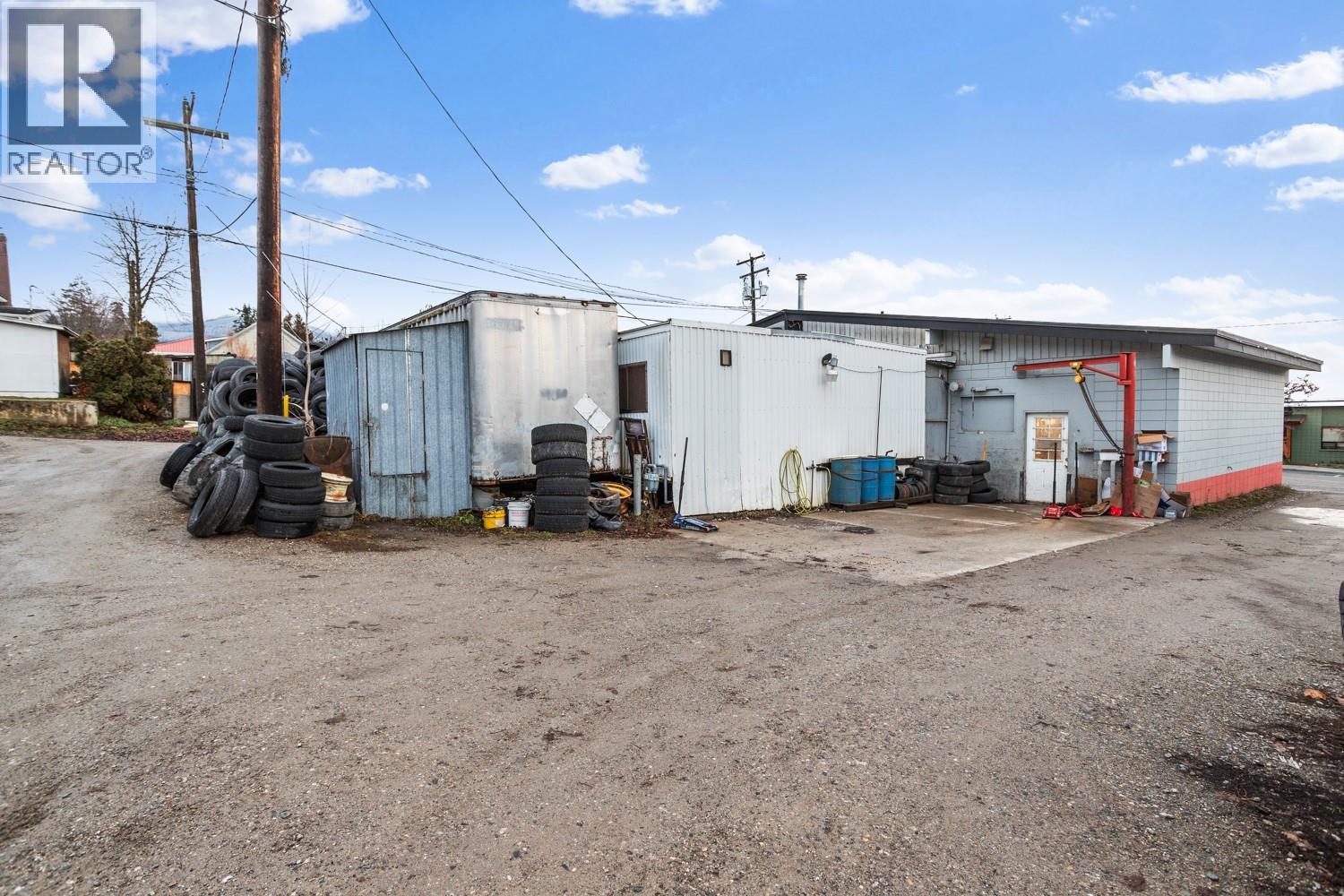 918 PINE Street Creston British Columbia Canada V0B1G0 3