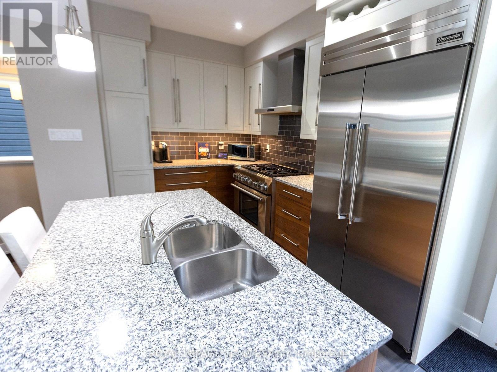 110 Greenfield Avenue, Ottawa, Ontario K1S 5H7 - Photo 13 - X13856292