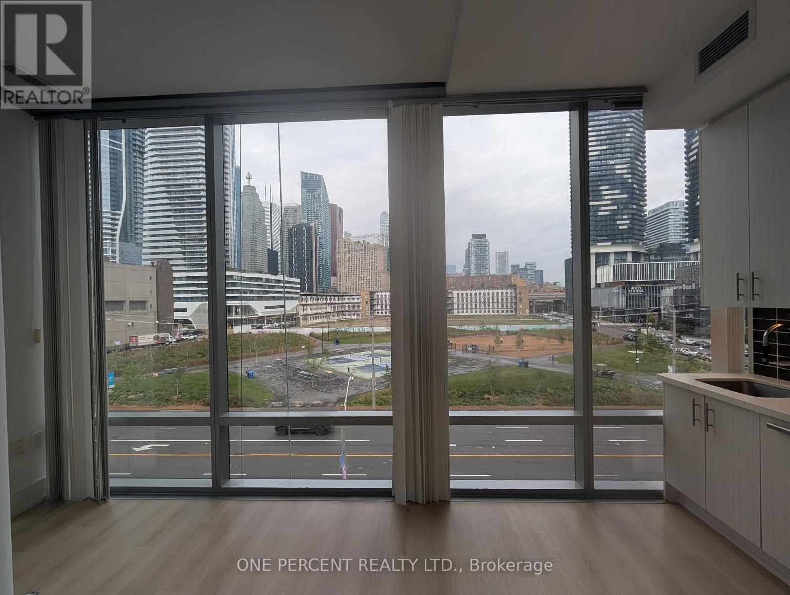 441 - 39 QUEENS QUAY E