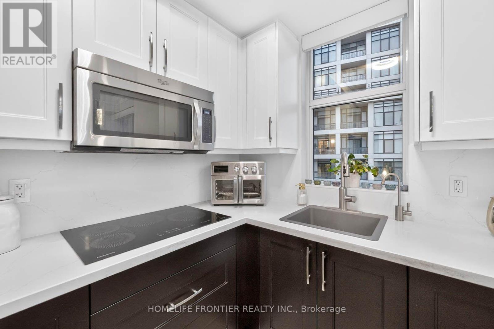 706 - 2 Old Mill Drive, Toronto, Ontario  M6S 0A2 - Photo 10 - W13853874