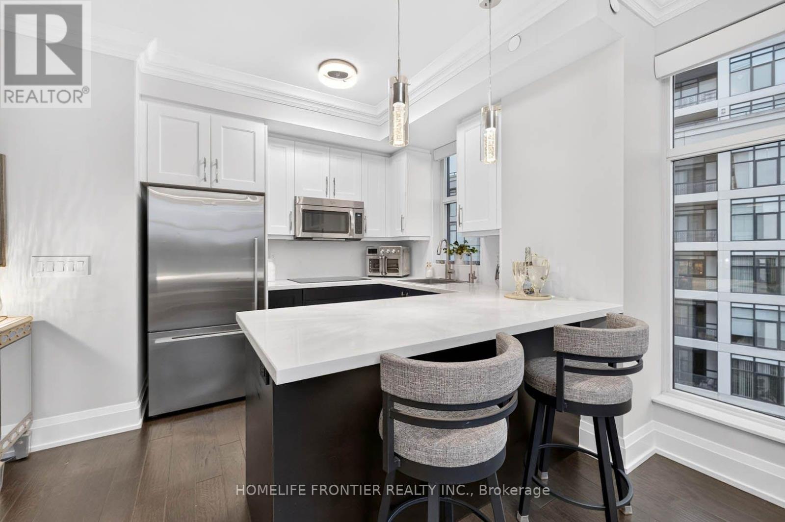 706 - 2 Old Mill Drive, Toronto, Ontario  M6S 0A2 - Photo 8 - W13853874