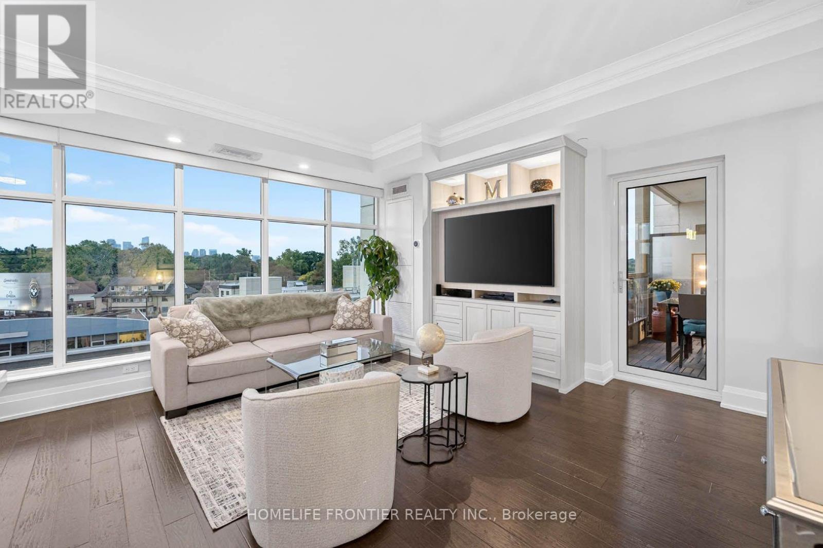 706 - 2 Old Mill Drive, Toronto, Ontario  M6S 0A2 - Photo 4 - W13853874