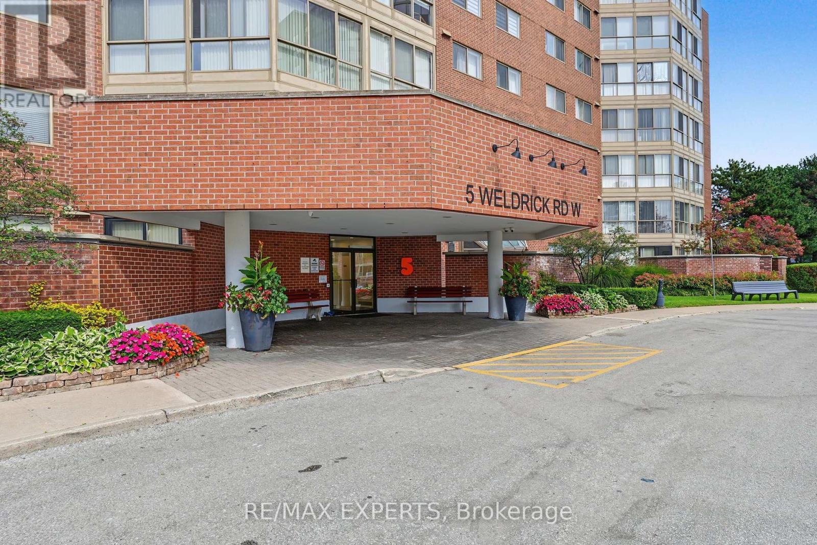 605 - 5 Weldrick Road W, Richmond Hill, Ontario  L4C 8S9 - Photo 2 - N13856156