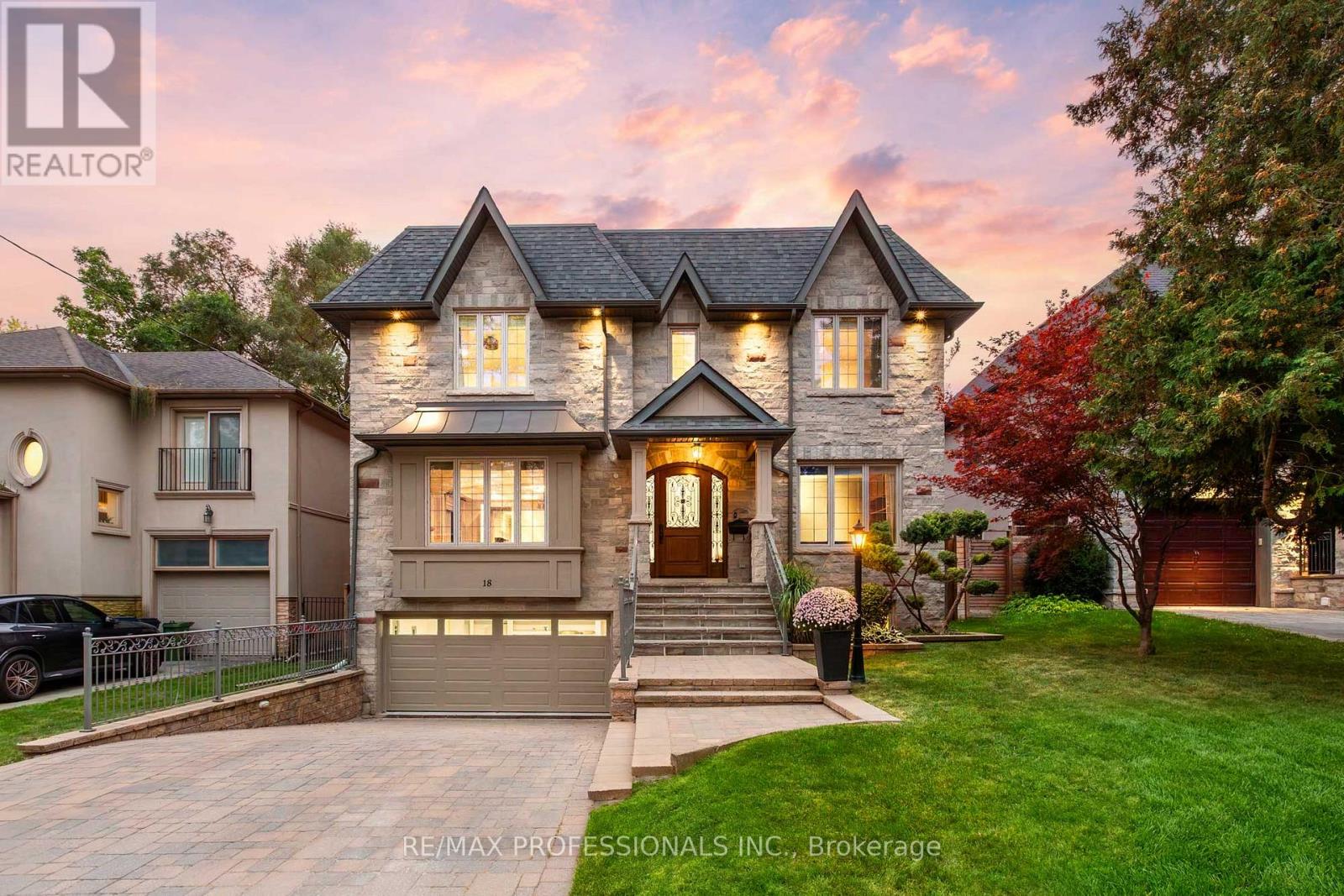 18 HILLCROFT DRIVE, Toronto, Ontario