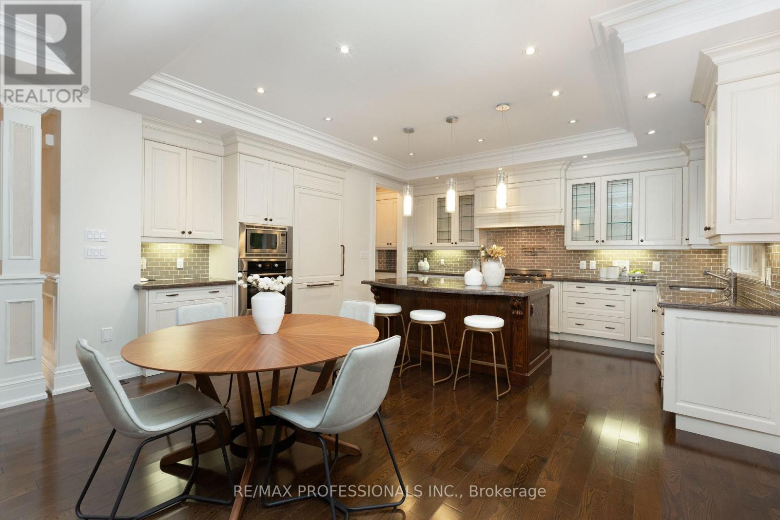 18 Hillcroft Drive, Toronto, Ontario  M9B 4X5 - Photo 11 - W13856084