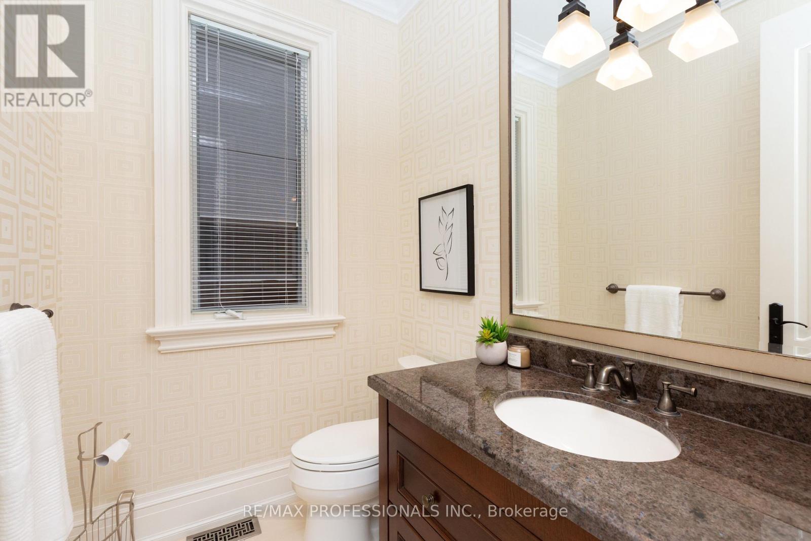 18 Hillcroft Drive, Toronto, Ontario  M9B 4X5 - Photo 18 - W13856084