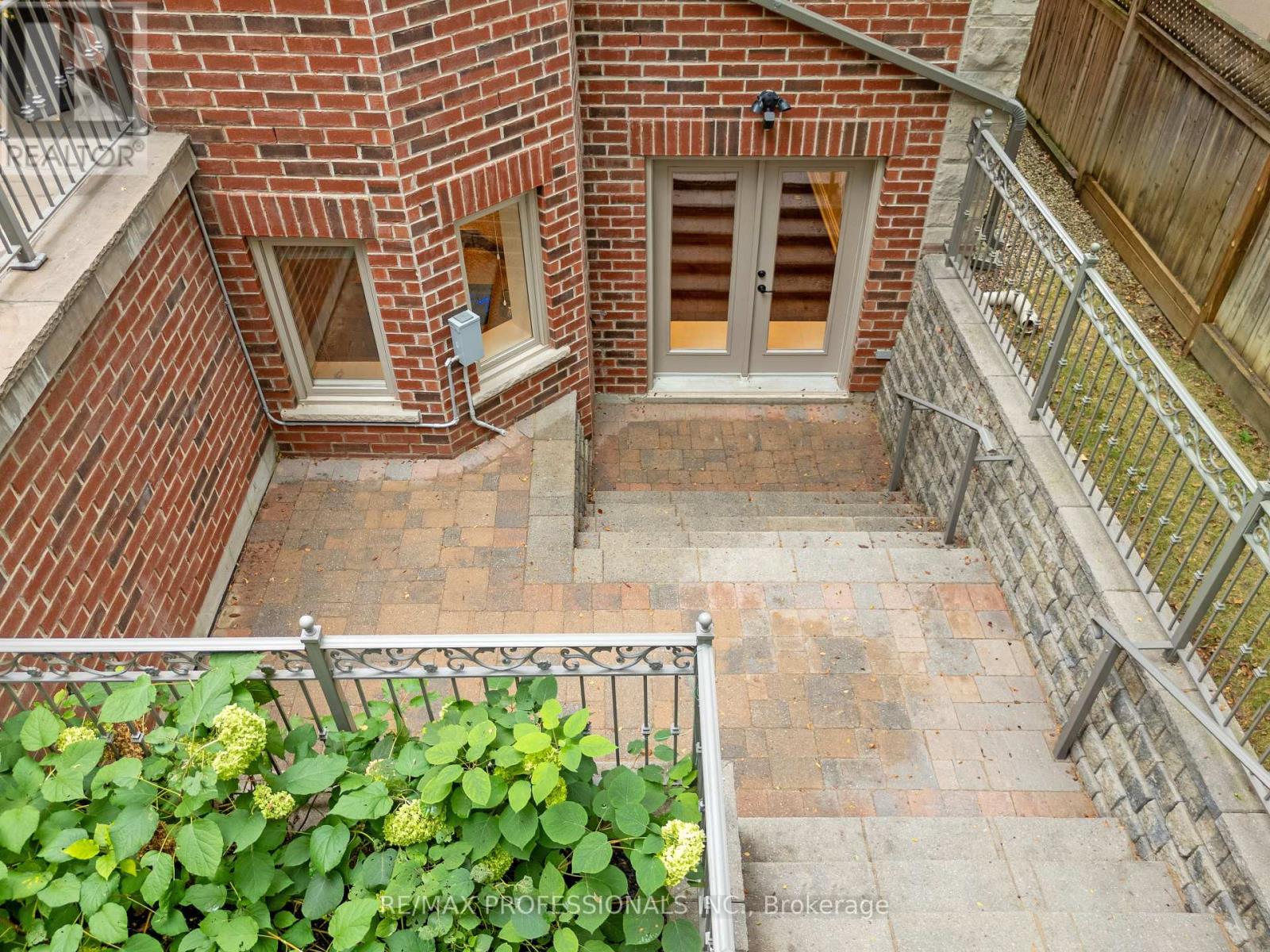 18 Hillcroft Drive, Toronto, Ontario  M9B 4X5 - Photo 46 - W13856084