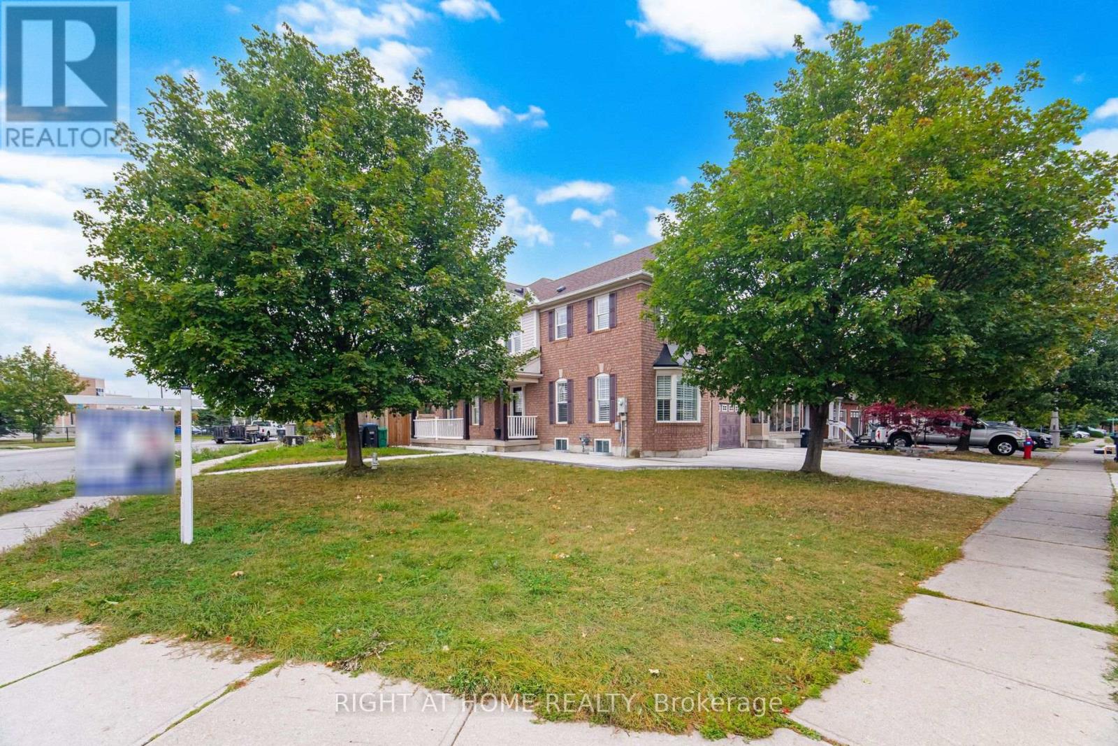 355 Brisdale Drive, Brampton, Ontario  L7Z 3M6 - Photo 2 - W13856124