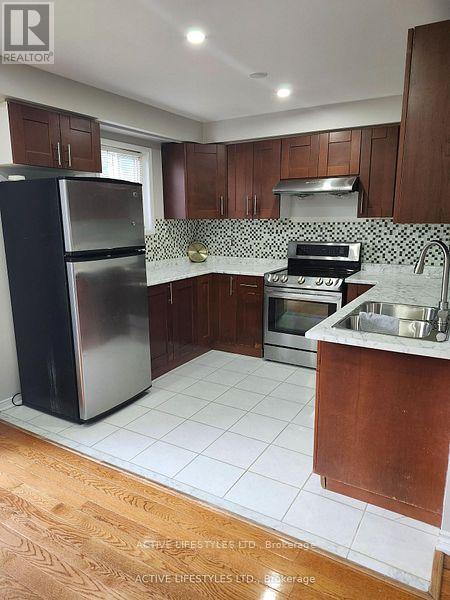 7647 Doverwood Drive, Mississauga, Ontario  L5N 8J2 - Photo 5 - W13856126