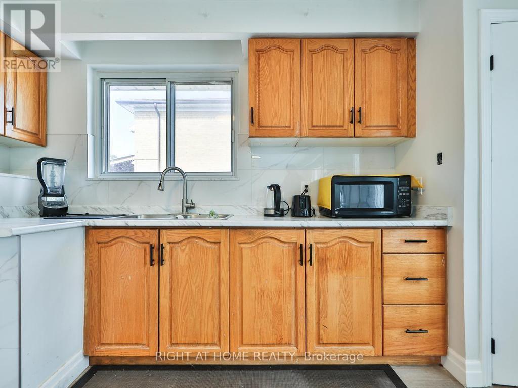 3174 Weston Road, Toronto, Ontario  M9M 2T6 - Photo 11 - W13856186