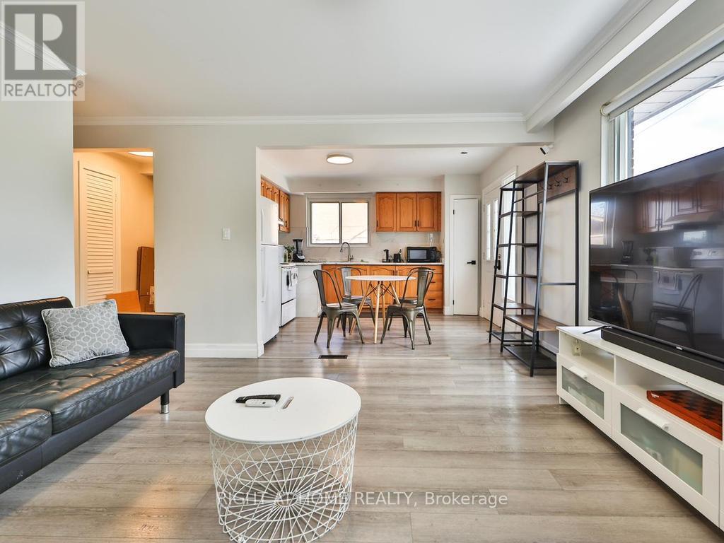 3174 Weston Road, Toronto, Ontario  M9M 2T6 - Photo 3 - W13856186