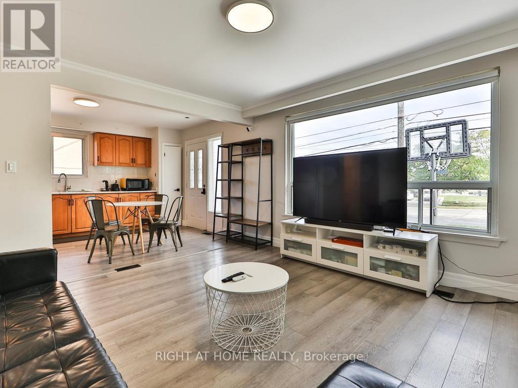 3174 Weston Road, Toronto, Ontario  M9M 2T6 - Photo 5 - W13856186