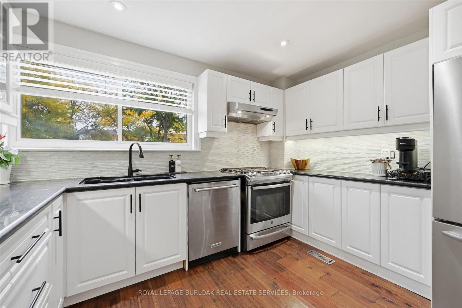5474 Schueller Crescent, Burlington, Ontario  L7L 3T2 - Photo 16 - W13856224