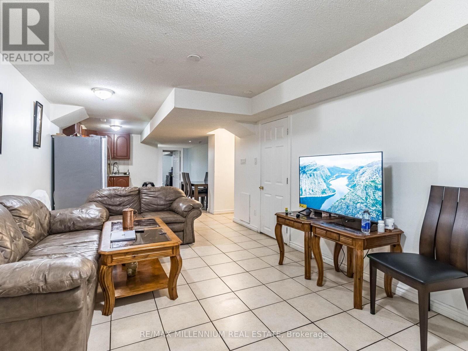 172 Pefferlaw Circle, Brampton, Ontario  L6Y 0L2 - Photo 29 - W13856226