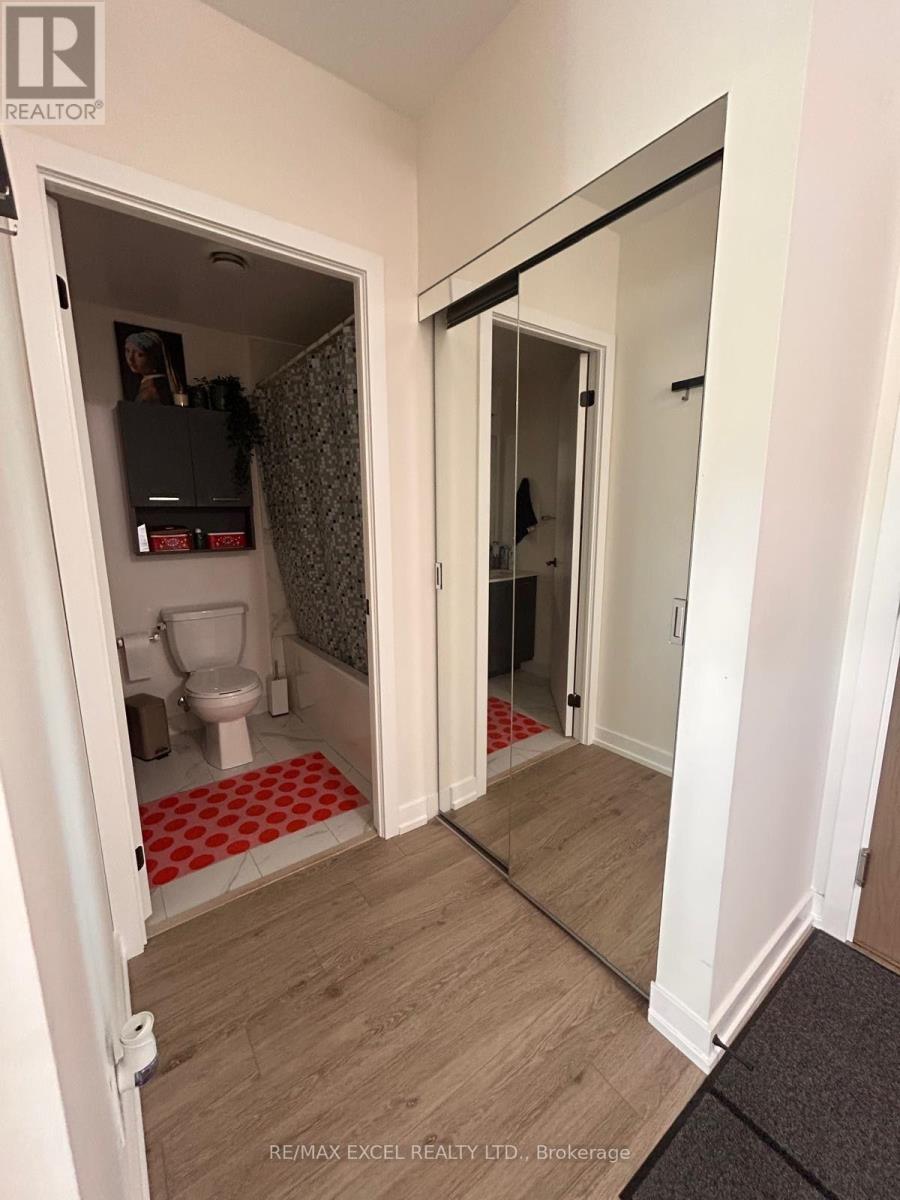 606 - 2300 St. Clair Avenue W, Toronto, Ontario  M6N 0B3 - Photo 2 - W13856232