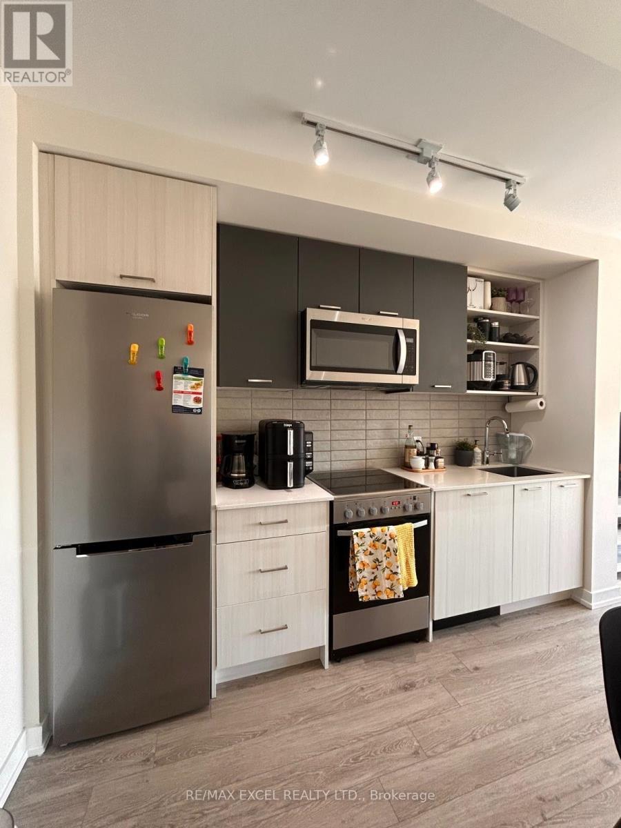 606 - 2300 St. Clair Avenue W, Toronto, Ontario  M6N 0B3 - Photo 5 - W13856232