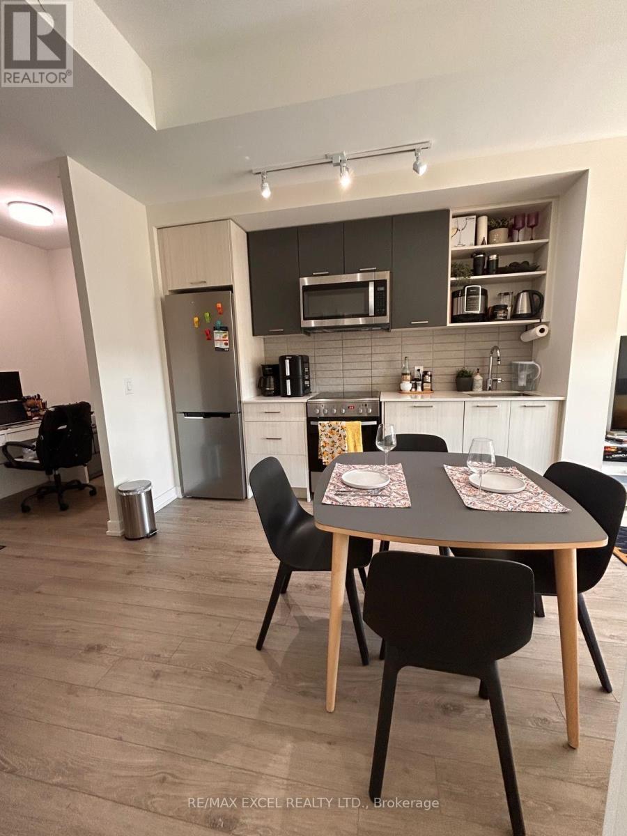 606 - 2300 St. Clair Avenue W, Toronto, Ontario  M6N 0B3 - Photo 6 - W13856232
