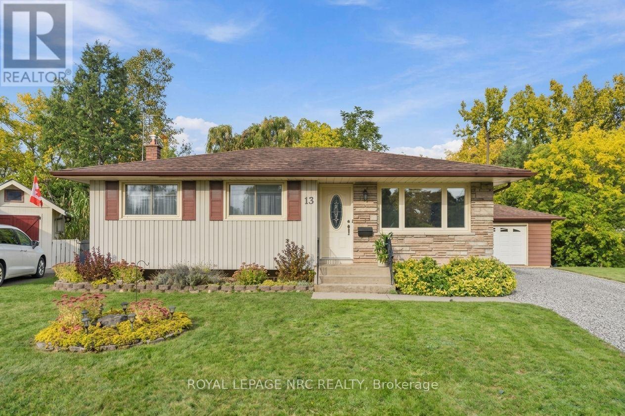 13 Hardwood Grove, St. Catharines, Ontario  L2P 1K3 - Photo 3 - X13846836