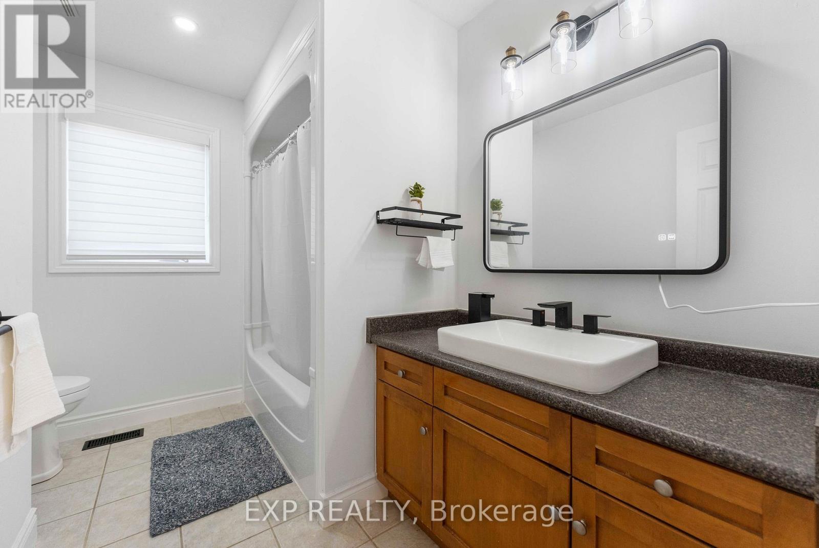 577 Waterton Drive, Waterloo, Ontario  N2V 2K5 - Photo 34 - X13856272