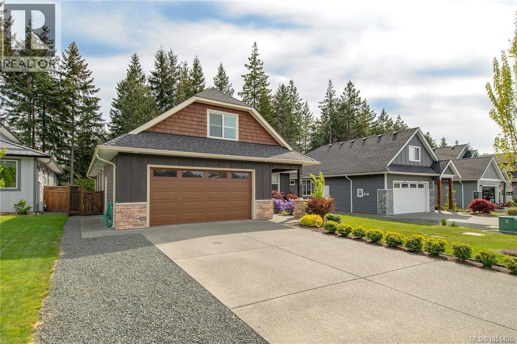 <div class="slider-price">$864,900</div><p>782 Salal St, Campbell River, British Columbia</p>