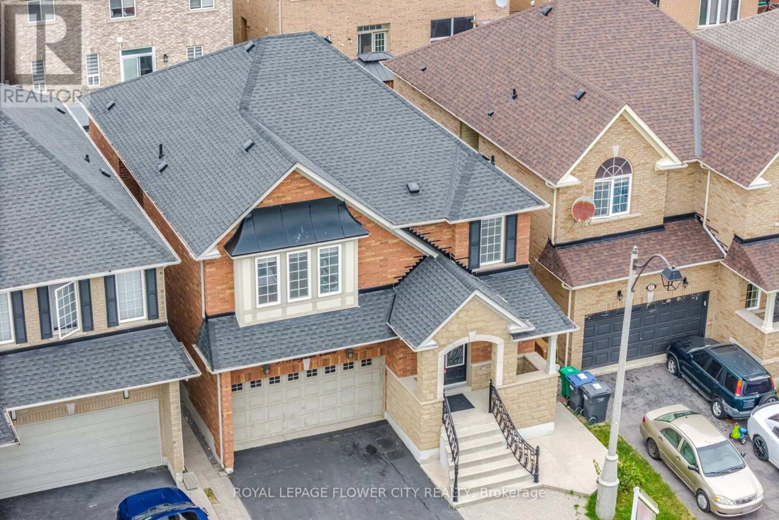 39 Hadfield Circle, Brampton, Ontario  L6R 0N6 - Photo 4 - W13849880