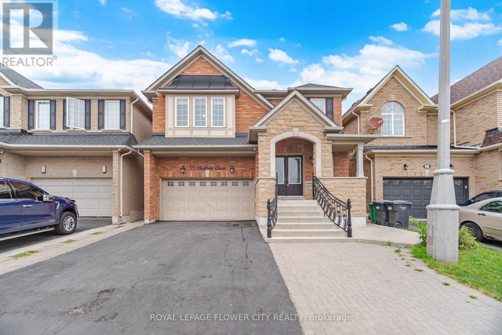39 Hadfield Circle, Brampton, Ontario  L6R 0N6 - Photo 2 - W13849880