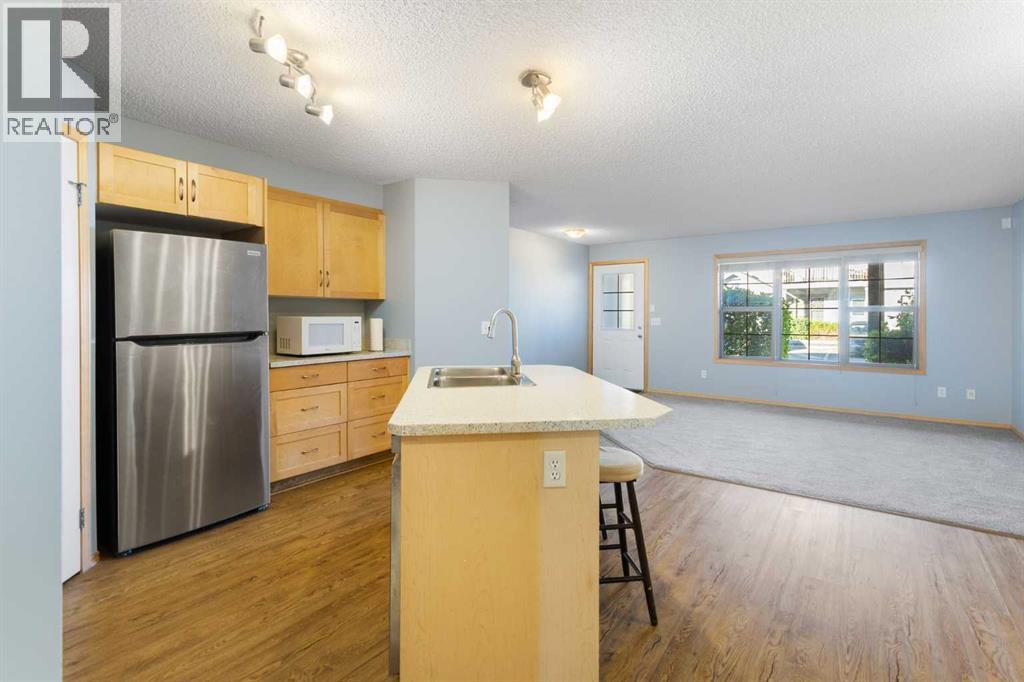 104, 23 Everridge Square SW