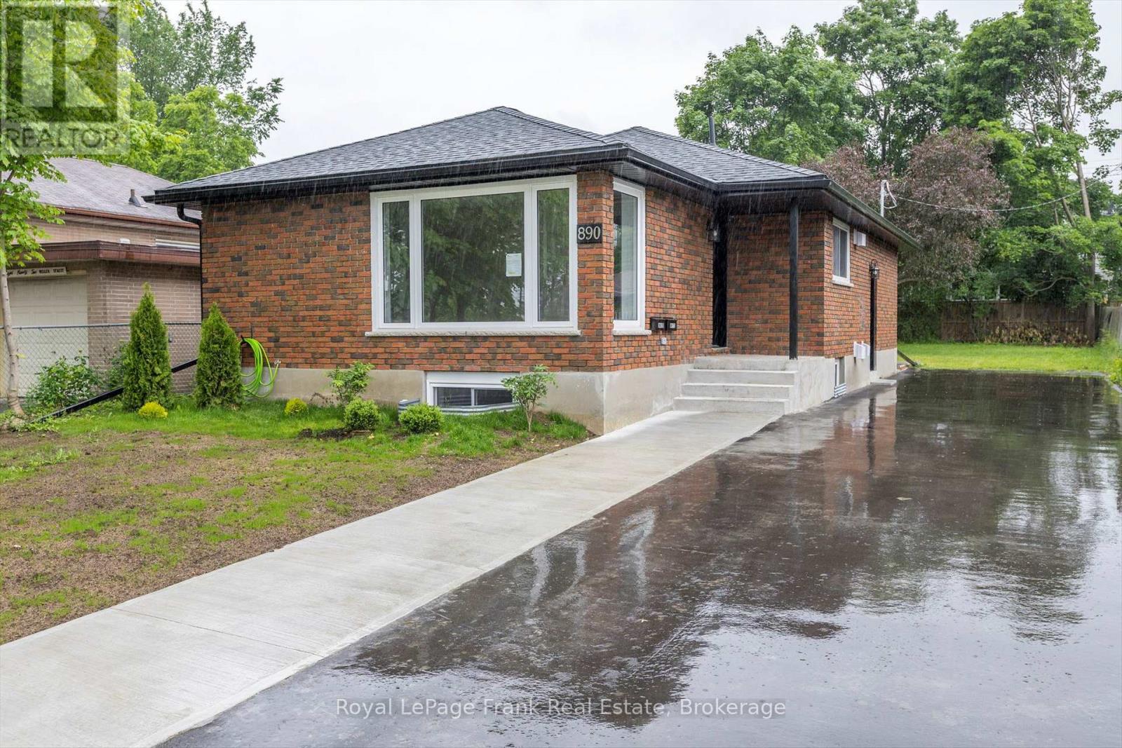 MAIN - 890 WELLER STREET, Peterborough, Ontario