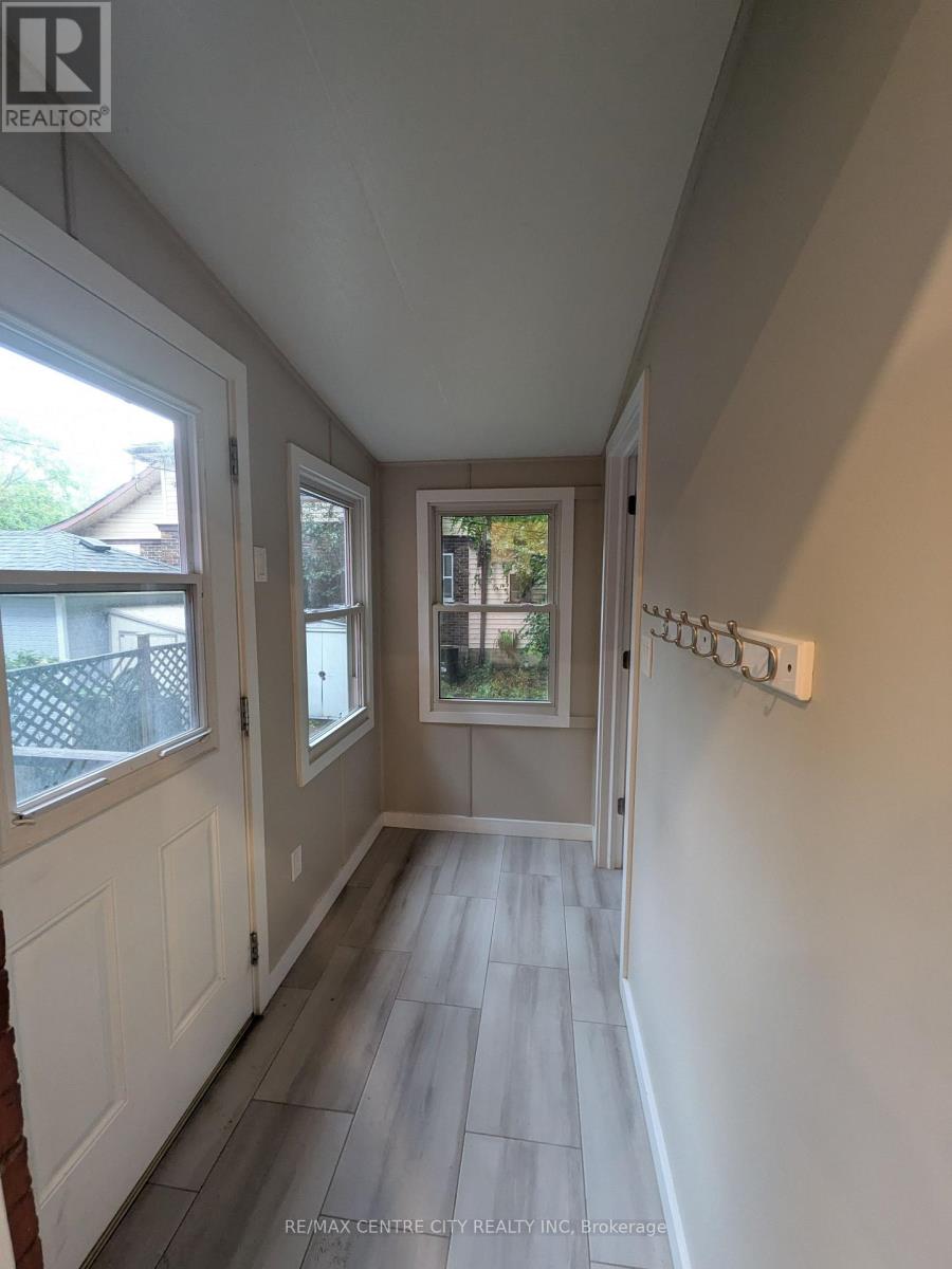 40 Queen Street, St. Thomas, Ontario  N5R 3J2 - Photo 2 - X13856362