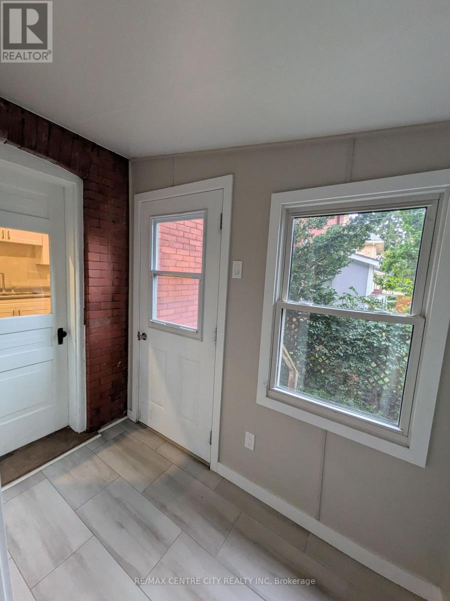 40 Queen Street, St. Thomas, Ontario  N5R 3J2 - Photo 3 - X13856362