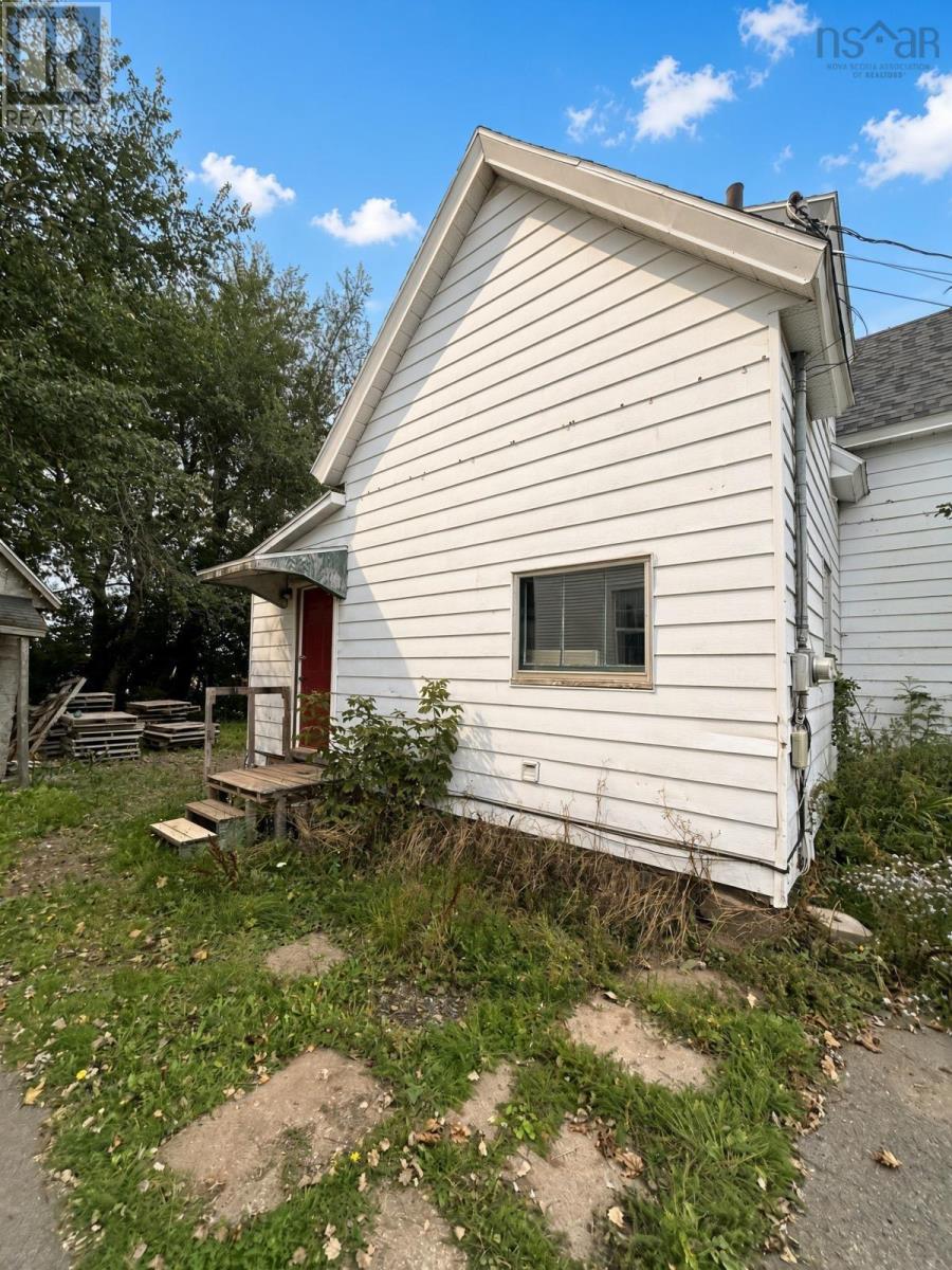 9 Chapel Street, Springhill, Nova Scotia  B0M 1X0 - Photo 3 - 202625013
