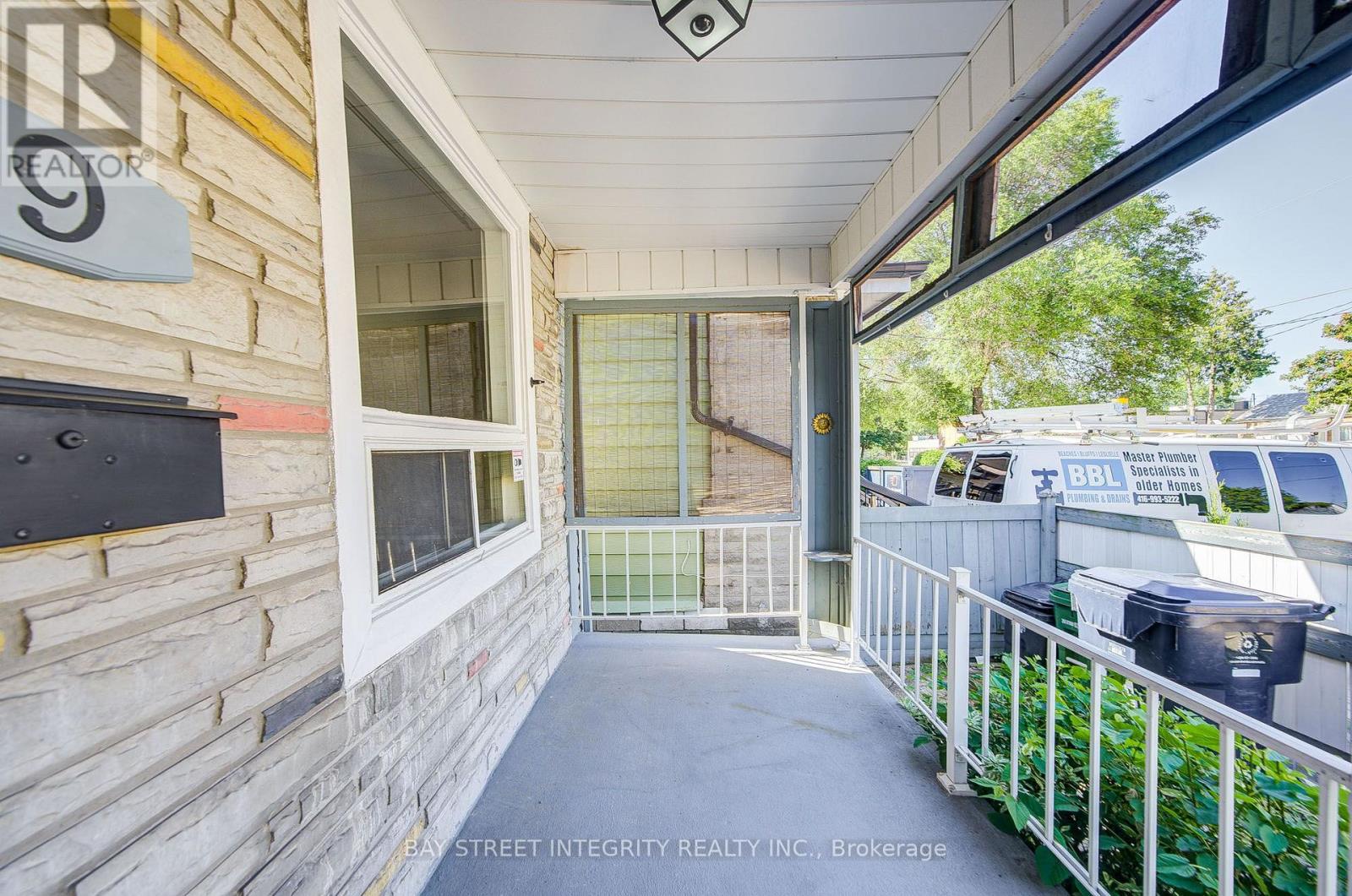 19 Robinson Avenue, Toronto, Ontario  M1L 3S8 - Photo 4 - E13856348