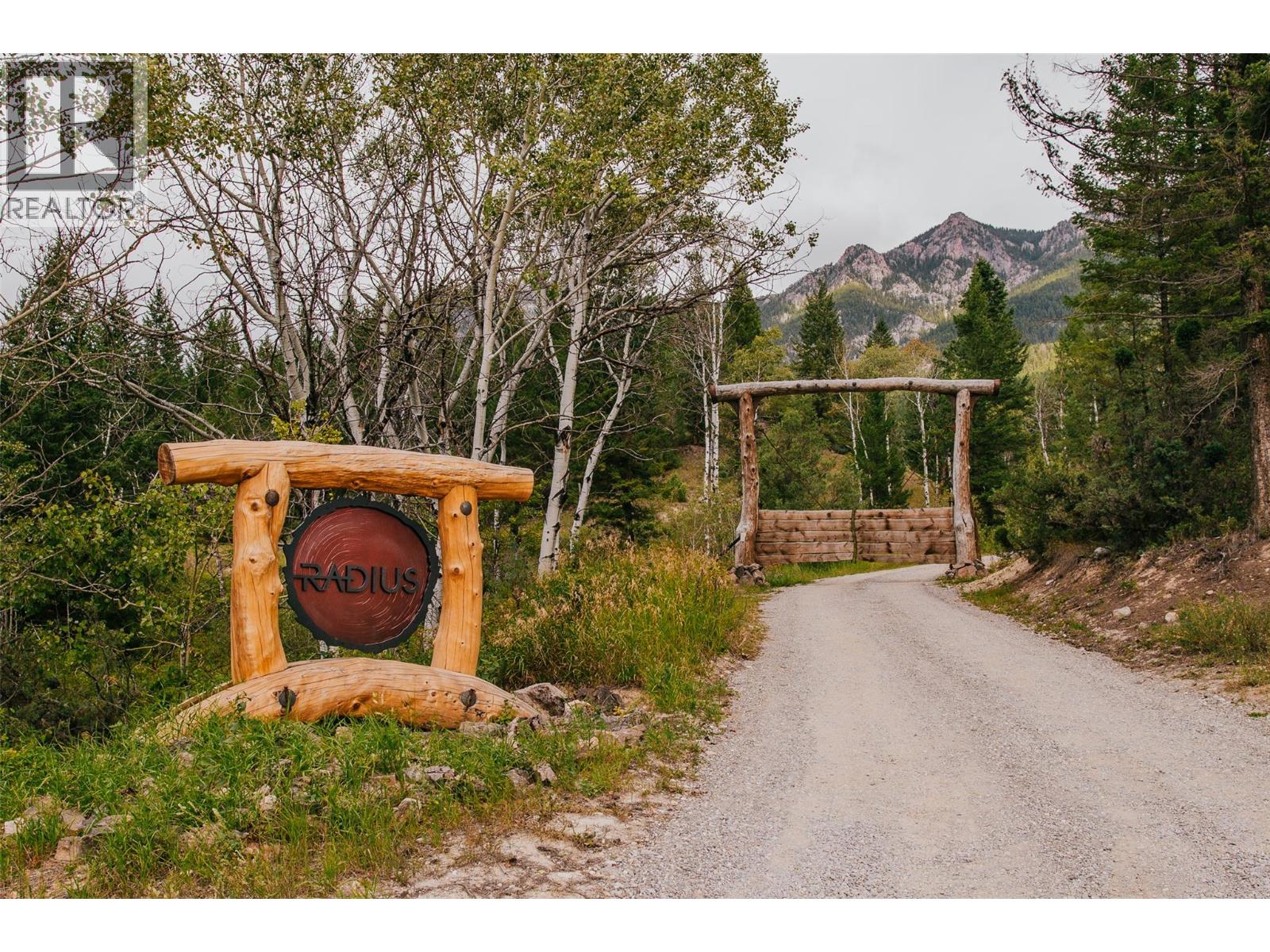 7058 95 Highway, Radium Hot Springs, British Columbia  V0A 1M0 - Photo 9 - 10402033