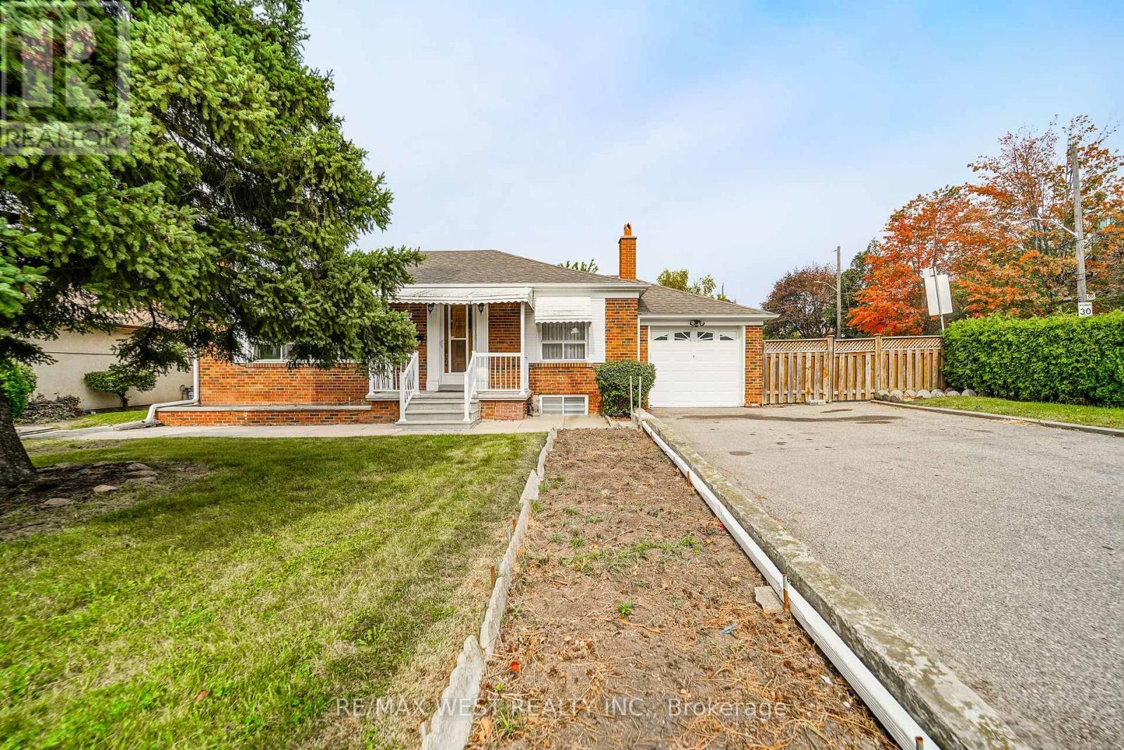 428 MAPLE LEAF DRIVE, Toronto, Ontario