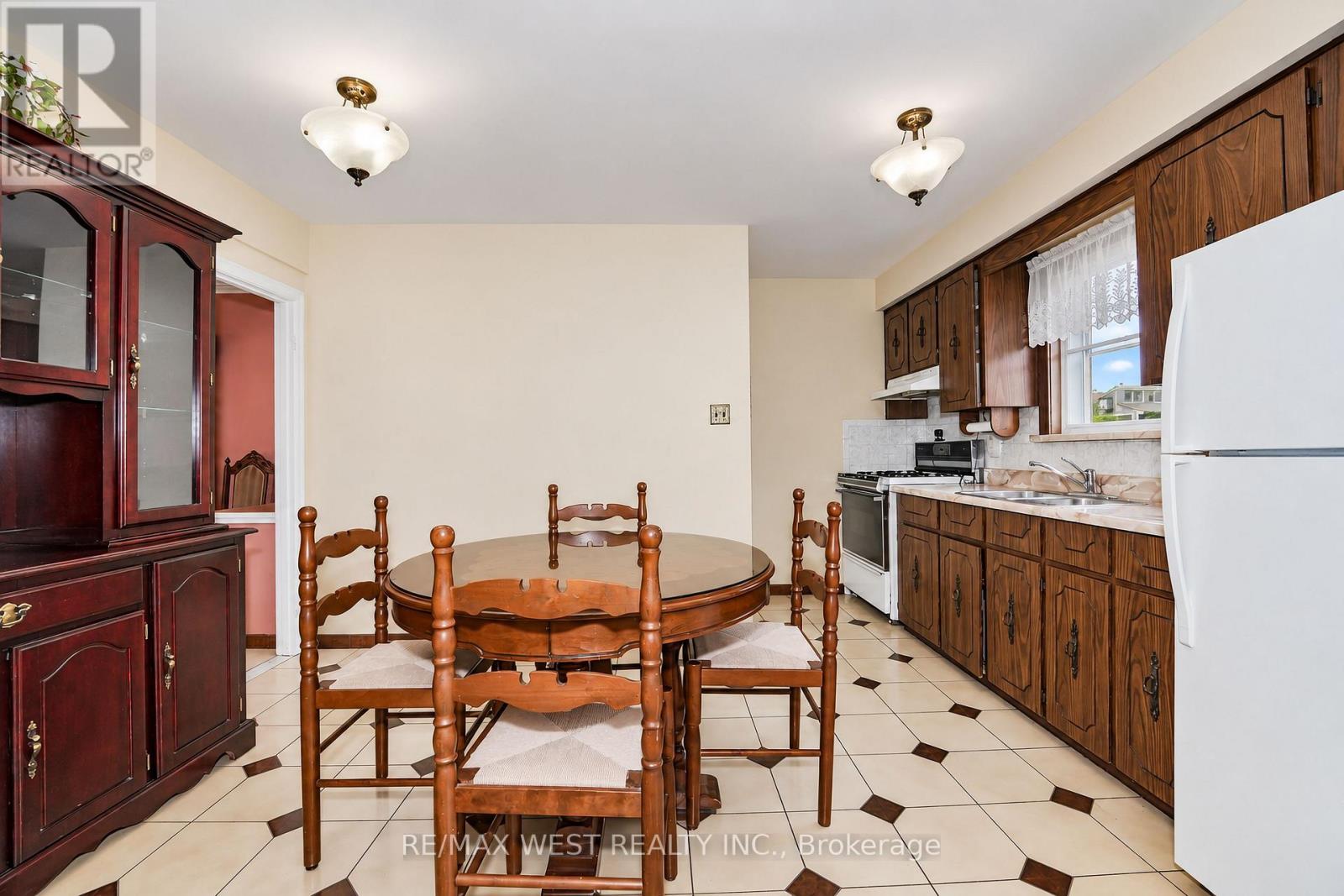 428 Maple Leaf Drive, Toronto, Ontario  M6L 1P7 - Photo 3 - W13856366