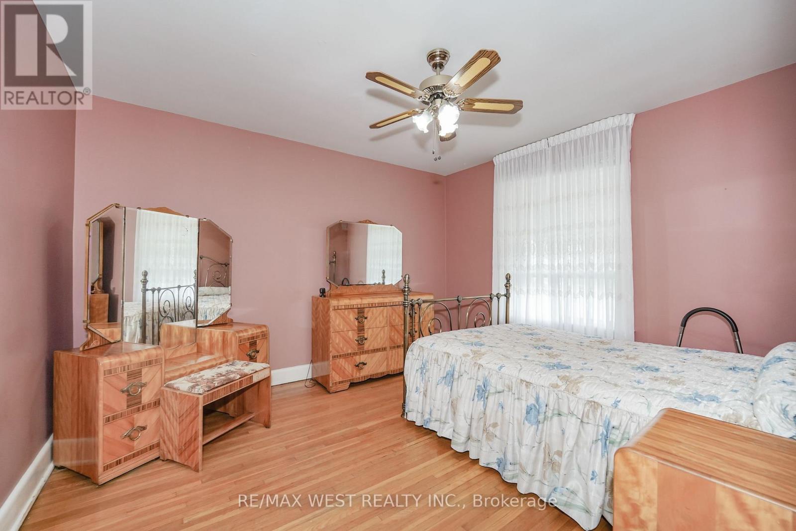 428 Maple Leaf Drive, Toronto, Ontario  M6L 1P7 - Photo 5 - W13856366