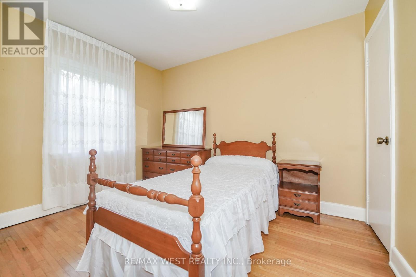 428 Maple Leaf Drive, Toronto, Ontario  M6L 1P7 - Photo 6 - W13856366