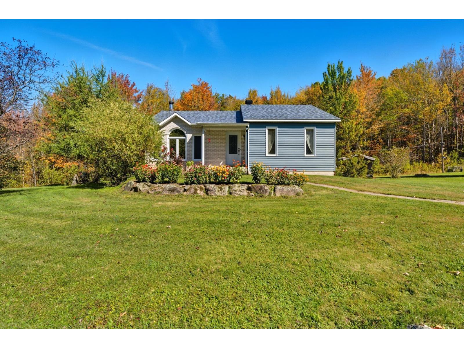 8 Rue Western Waterloo Quebec Canada J0E2N0 5