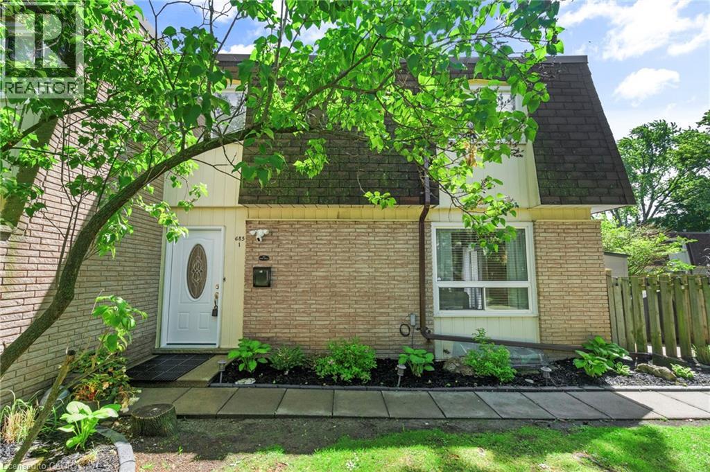 685 FRANCIS Road Unit# 1 Burlington Ontario Canada L7T3X6 3