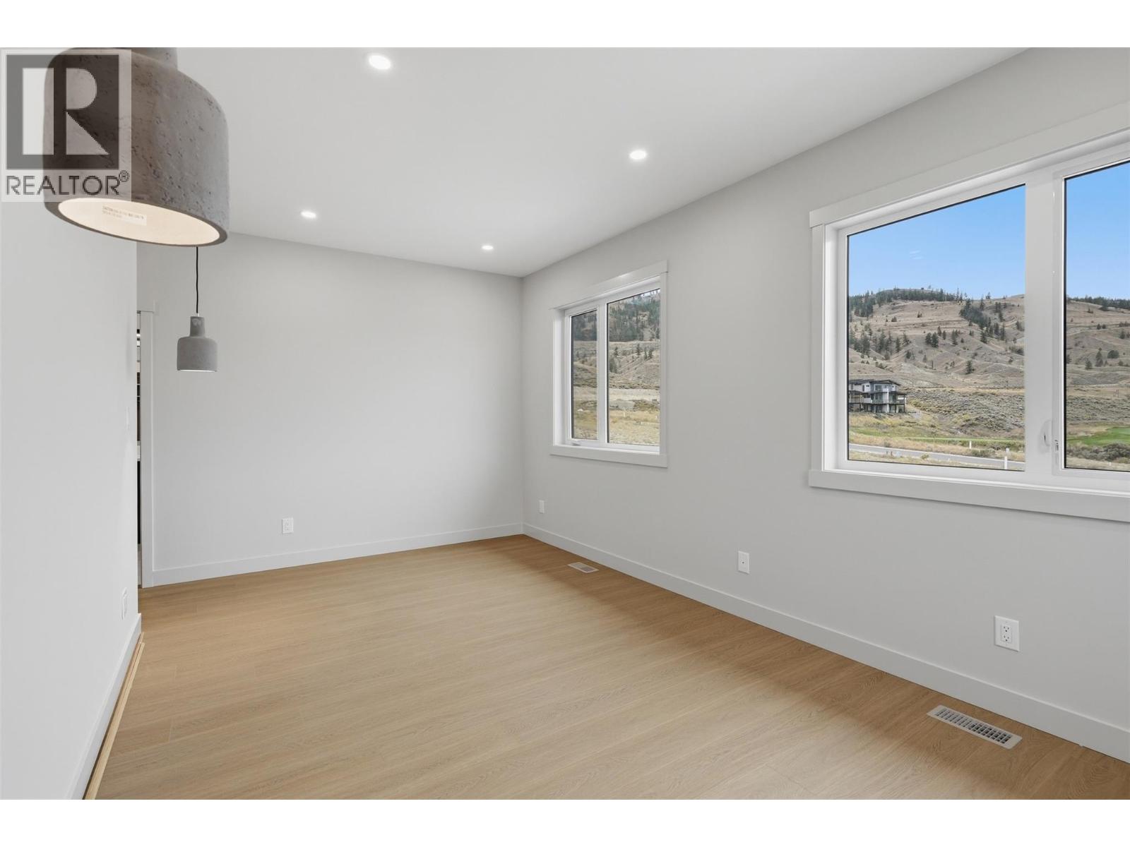 38 RUE CHEVAL NOIR Unit# 411