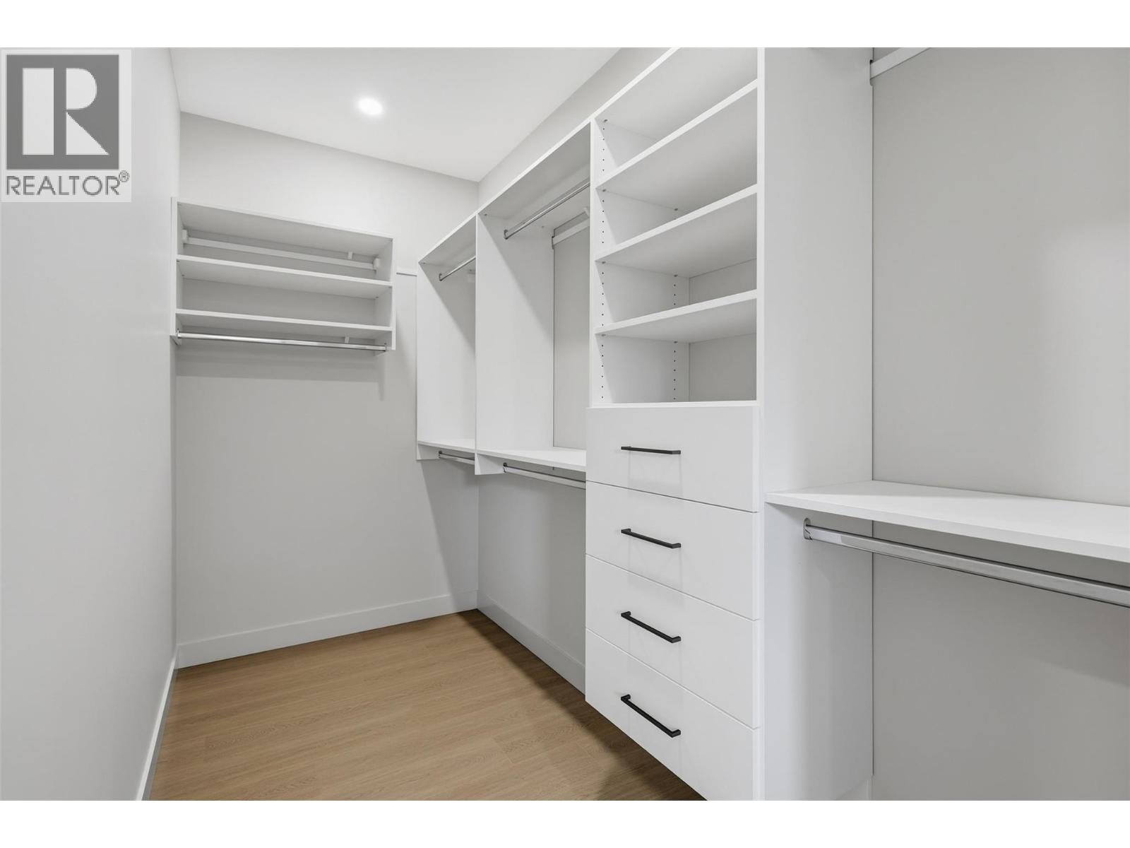 38 RUE CHEVAL NOIR Unit# 411