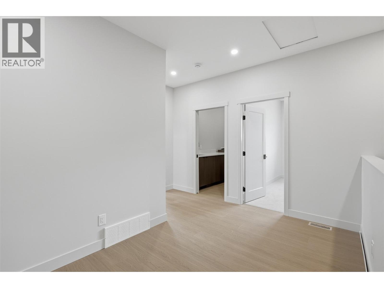 38 RUE CHEVAL NOIR Unit# 411