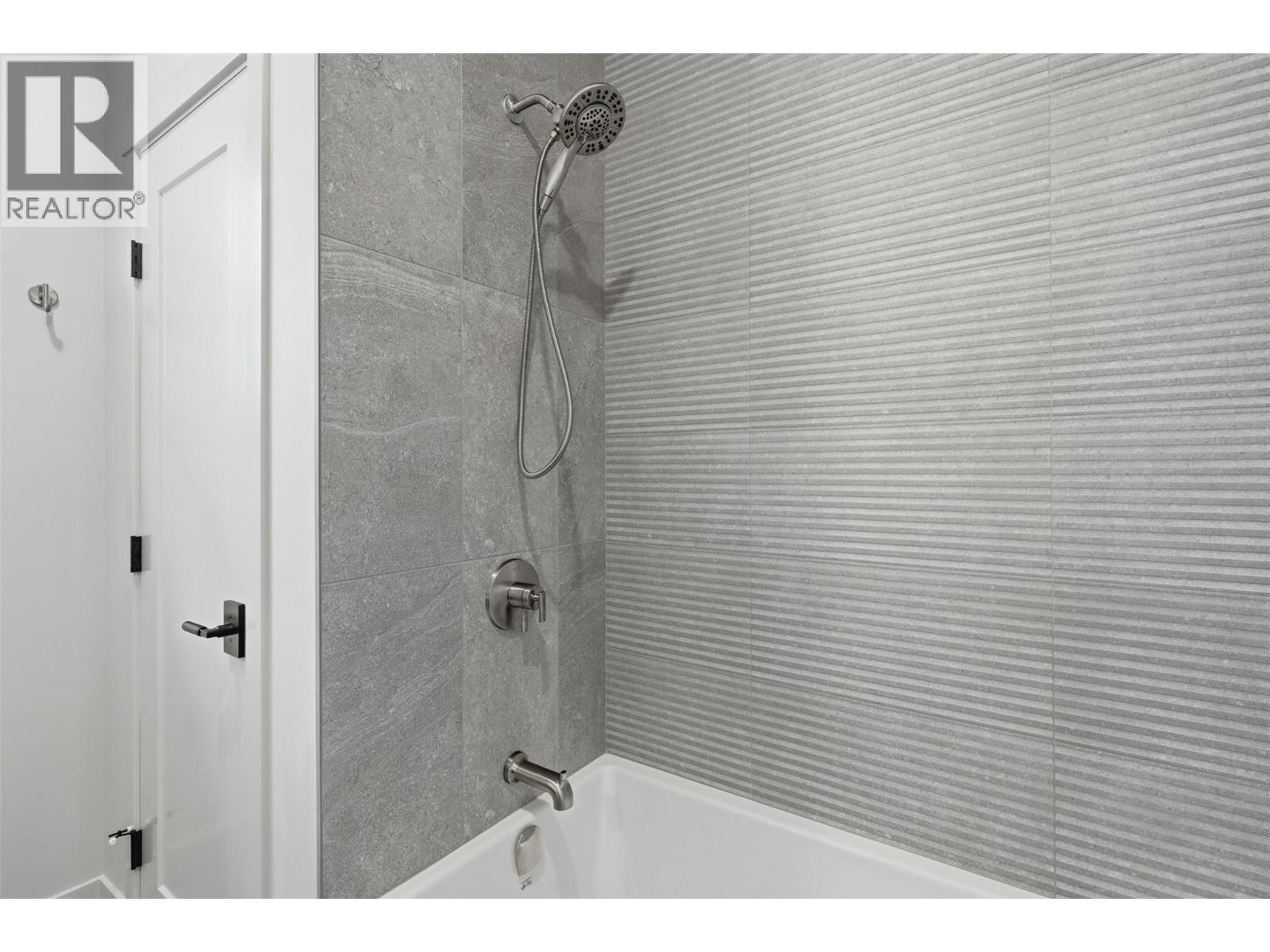 38 RUE CHEVAL NOIR Unit# 411