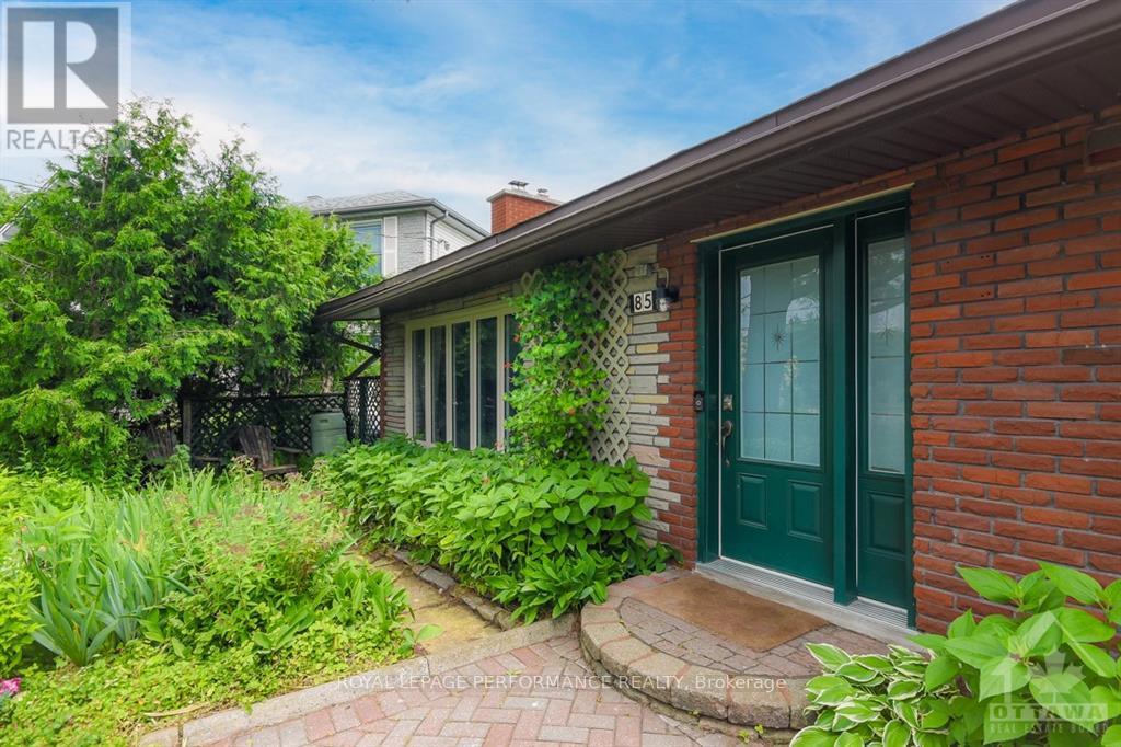 85 Crownhill Street, Ottawa, Ontario  K1J 6W9 - Photo 2 - X13856604
