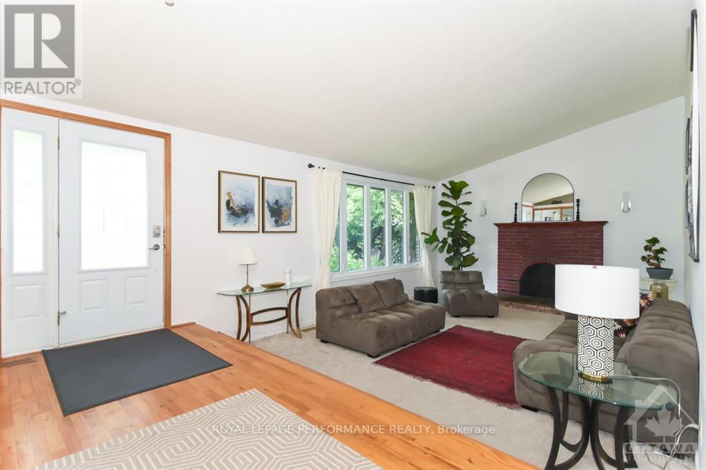 85 Crownhill Street, Ottawa, Ontario  K1J 6W9 - Photo 3 - X13856604