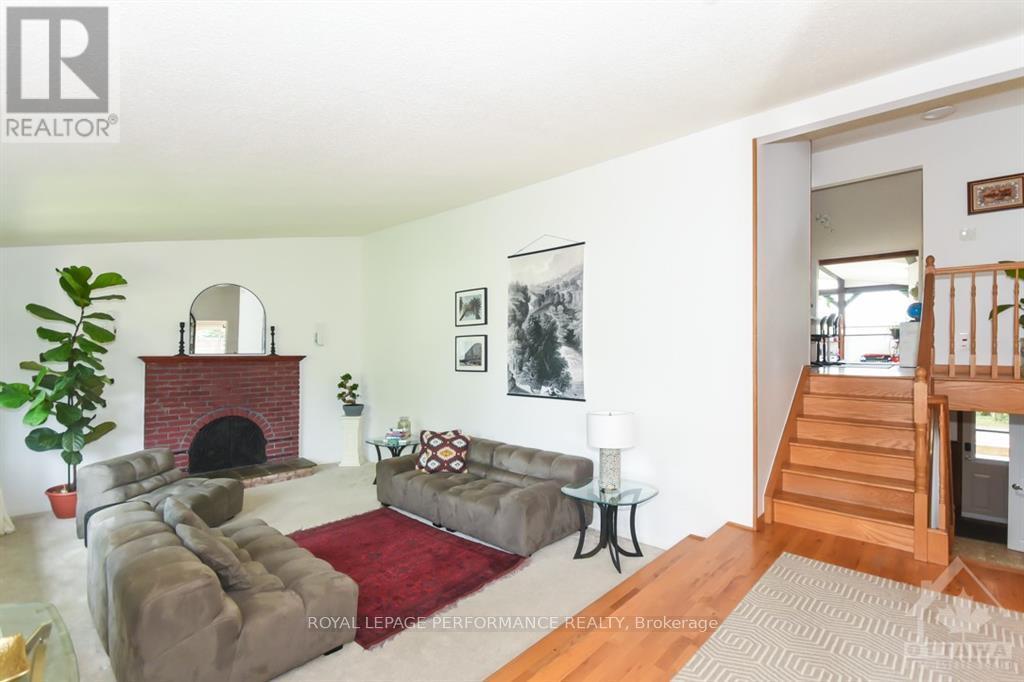 85 Crownhill Street, Ottawa, Ontario  K1J 6W9 - Photo 5 - X13856604